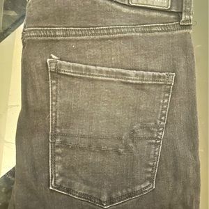 AMERICAN EAGLE RIPPED JEANS Size 12
